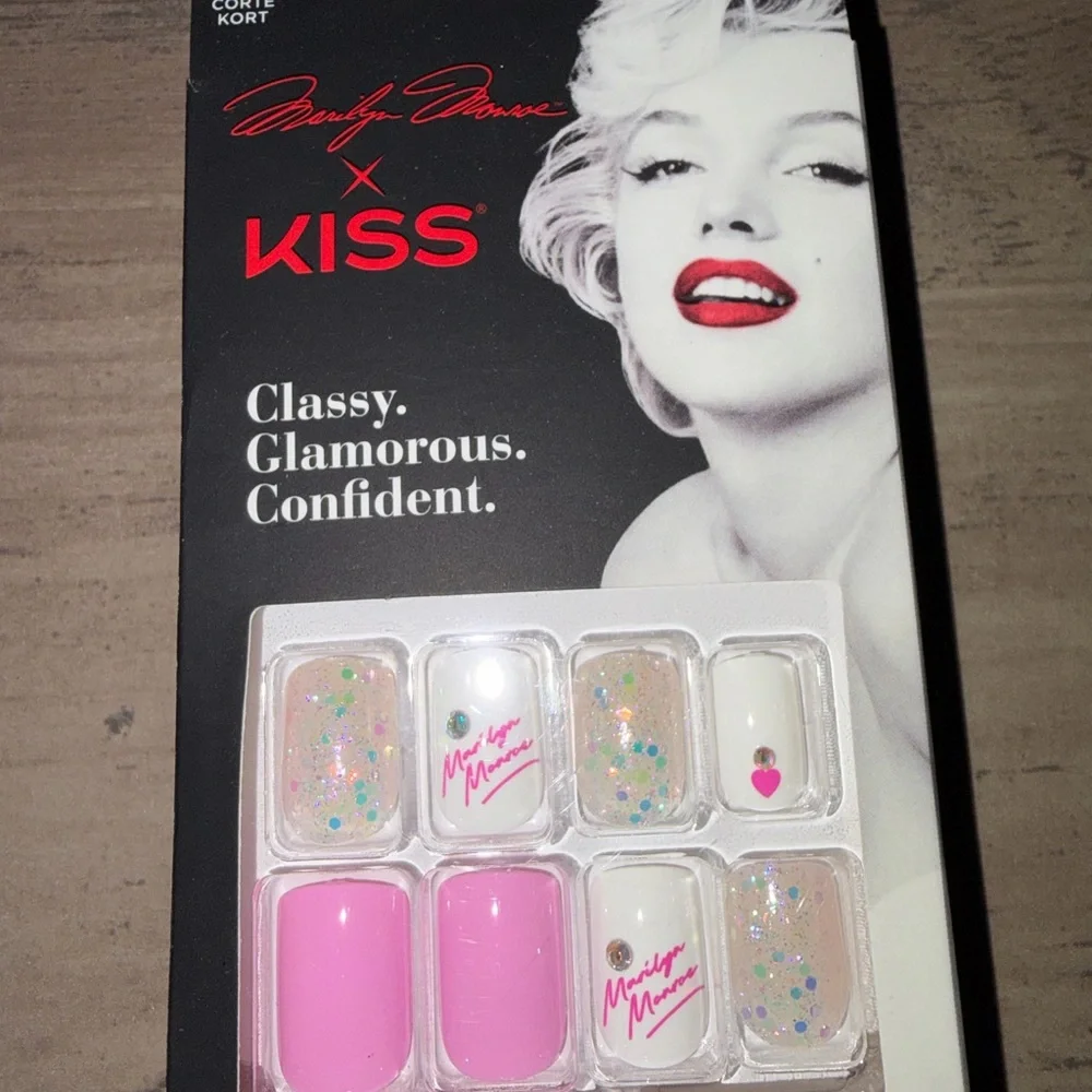 KISS Marilyn Monroe Pink White Glam Press On Nails Short 28ct w/ Glue NIP - Picture 7 of 7